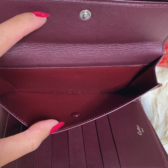 Cartier Trifold Wallet in Patent Leather with unbranded multicolor chain - Picture 10 of 13